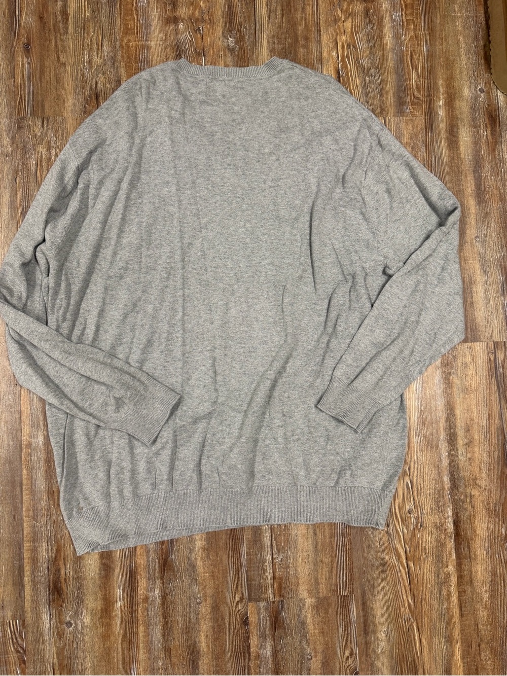 Preppy Gray argyle sweater with dark gray and light gray diamond pattern
Size 2X - Picture 3 of 3